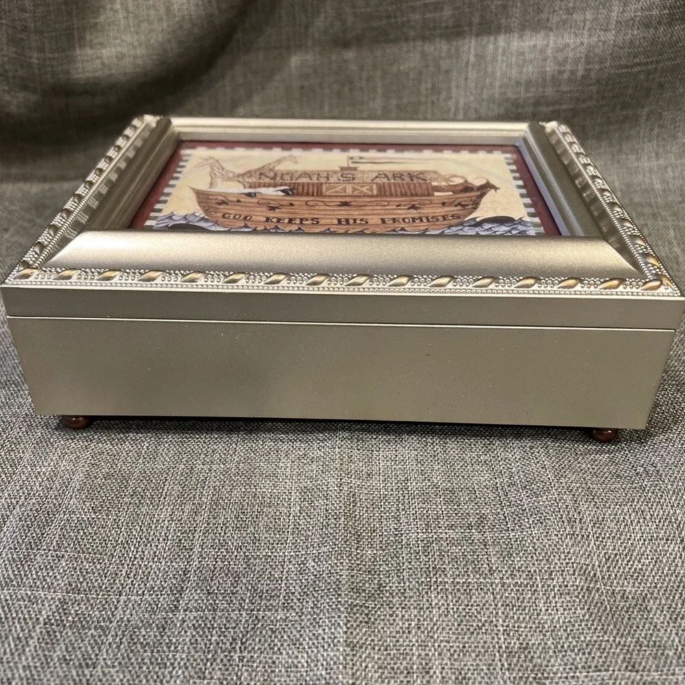 VTG Sankyo Noah's Ark Music Jewelry Box /  Photo Frame - Plays Jesus‎ loves Me